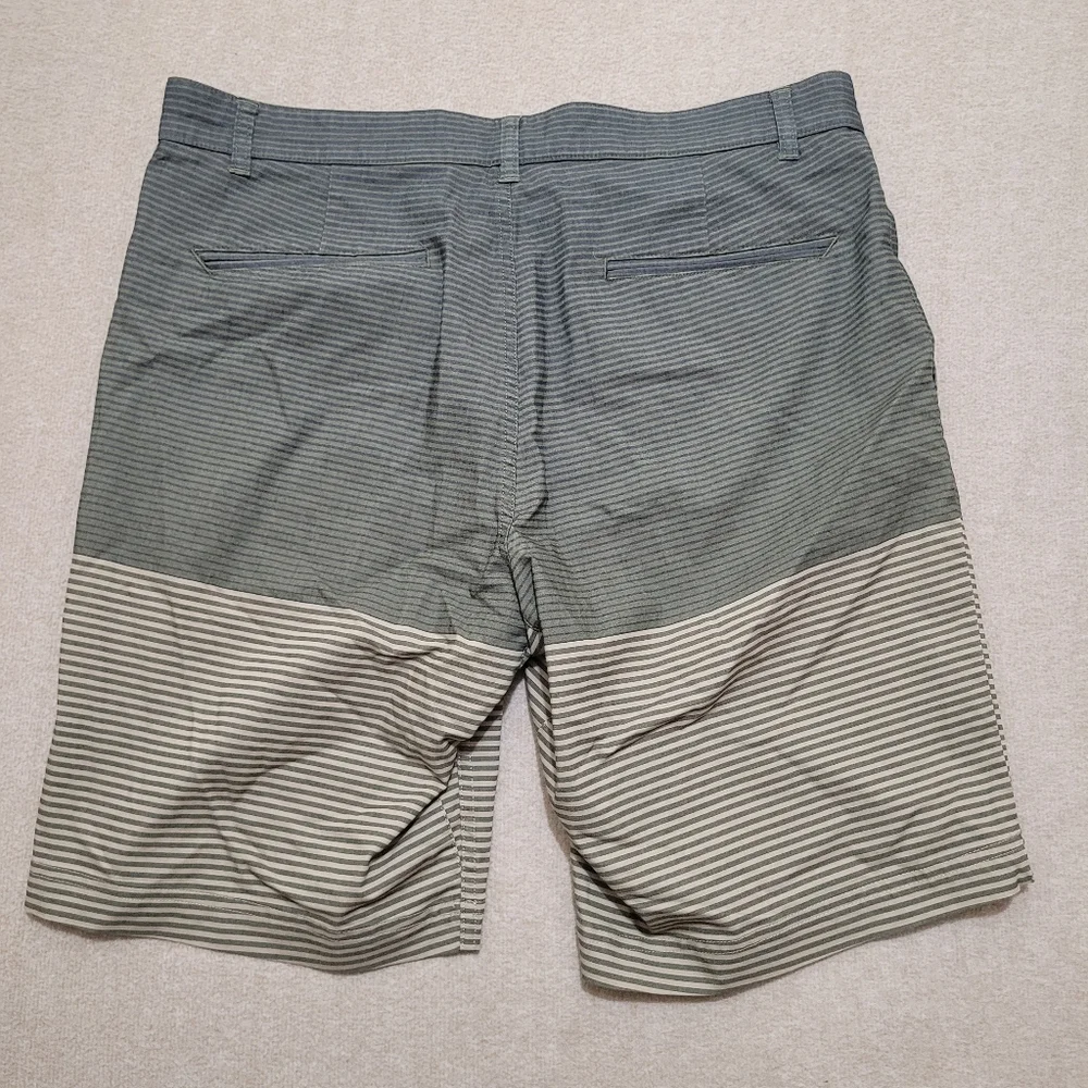 Nike Golf Modern Fit‎ Dri-Fit Flat Front Gray Striped Golf Shorts - Men's 35